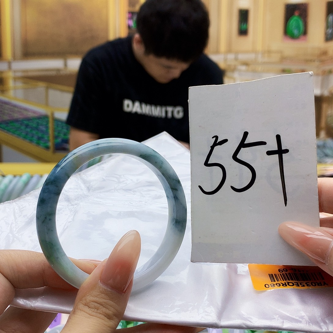 翡翠手镯未镶嵌0000……