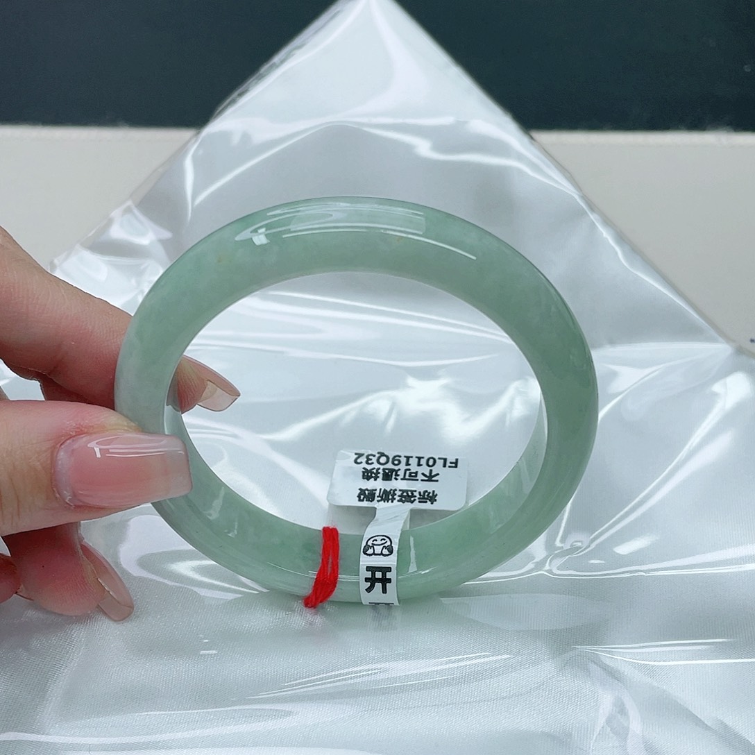 翡翠手镯未镶嵌正56.8