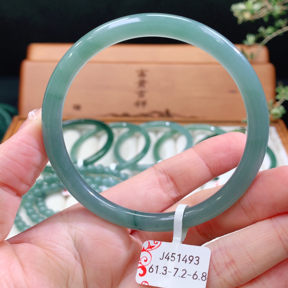 翡翠手镯未镶嵌天然