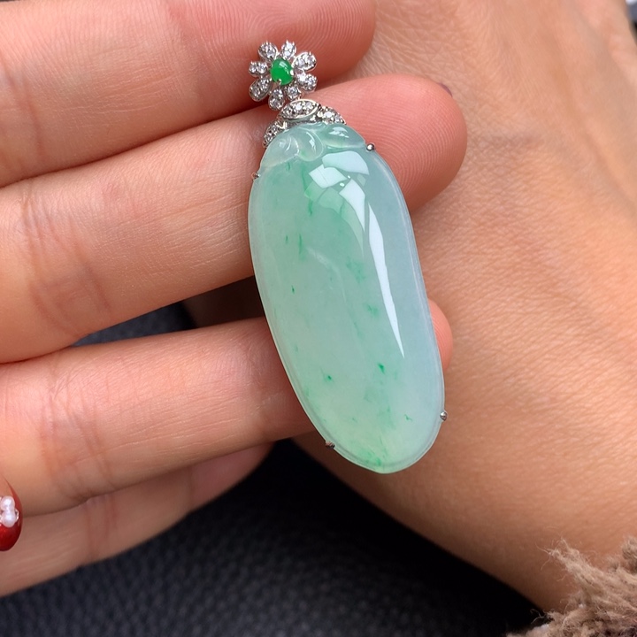 翡翠吊坠(不含链)18K金镶嵌