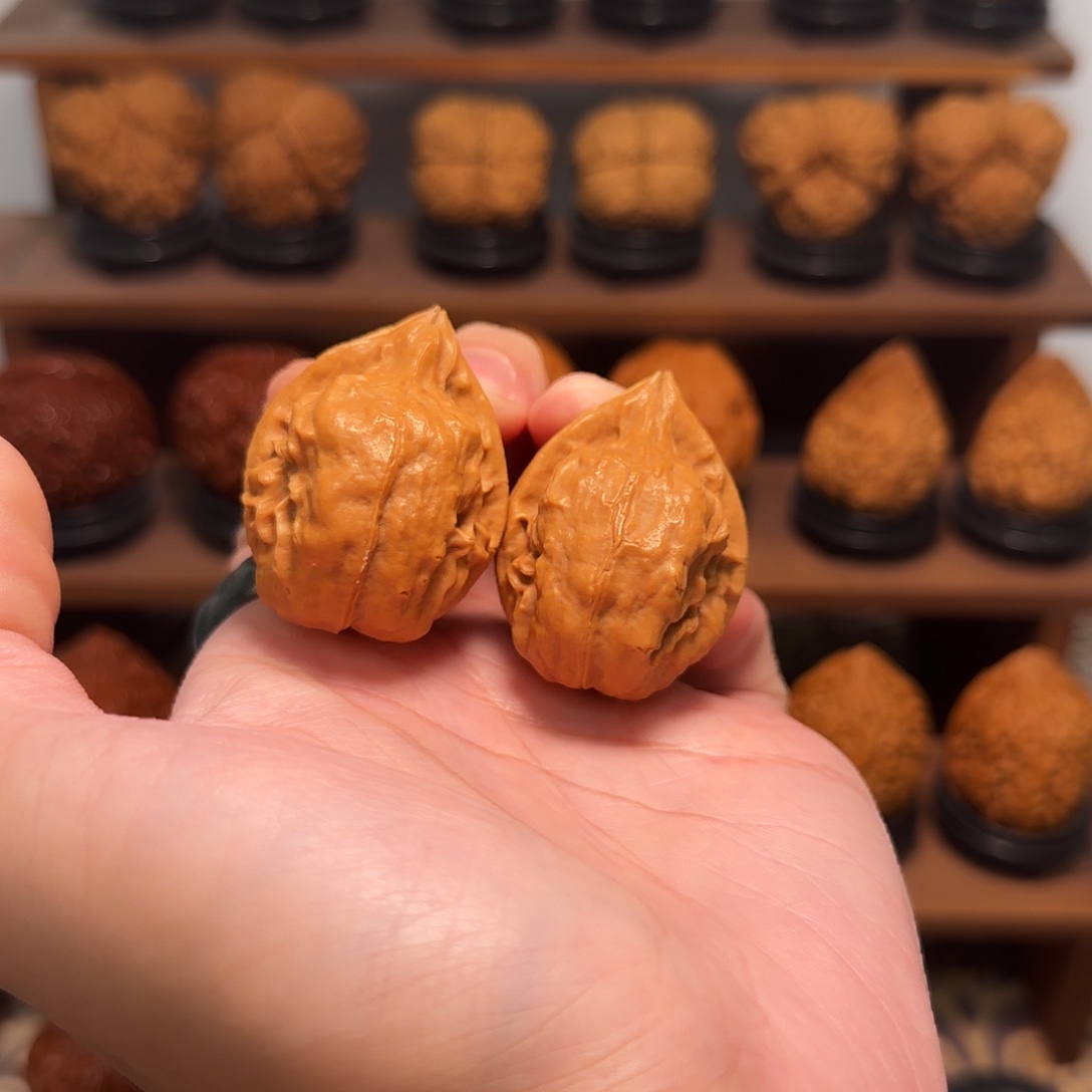 喝****文玩核桃吊坠上古虫王