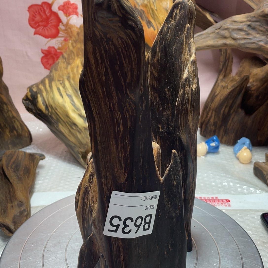 人***、玉土沉香香木摆件