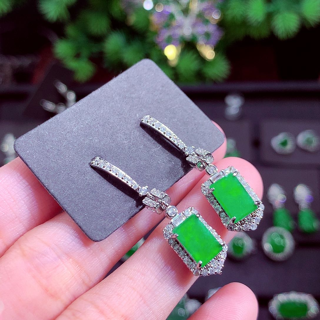 颈饰未镶嵌翡翠天然