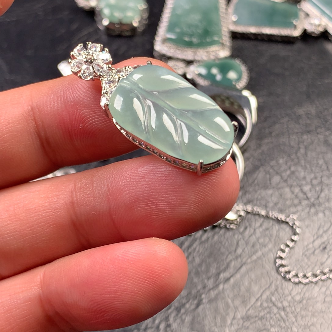 翡翠未镶嵌颈饰叶子