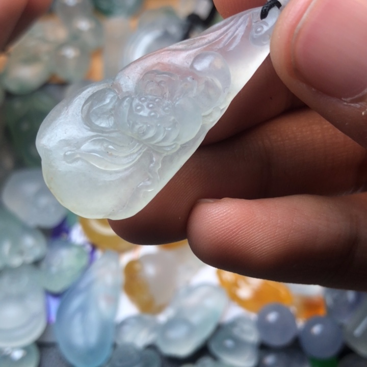 定制翡翠未镶嵌挂件