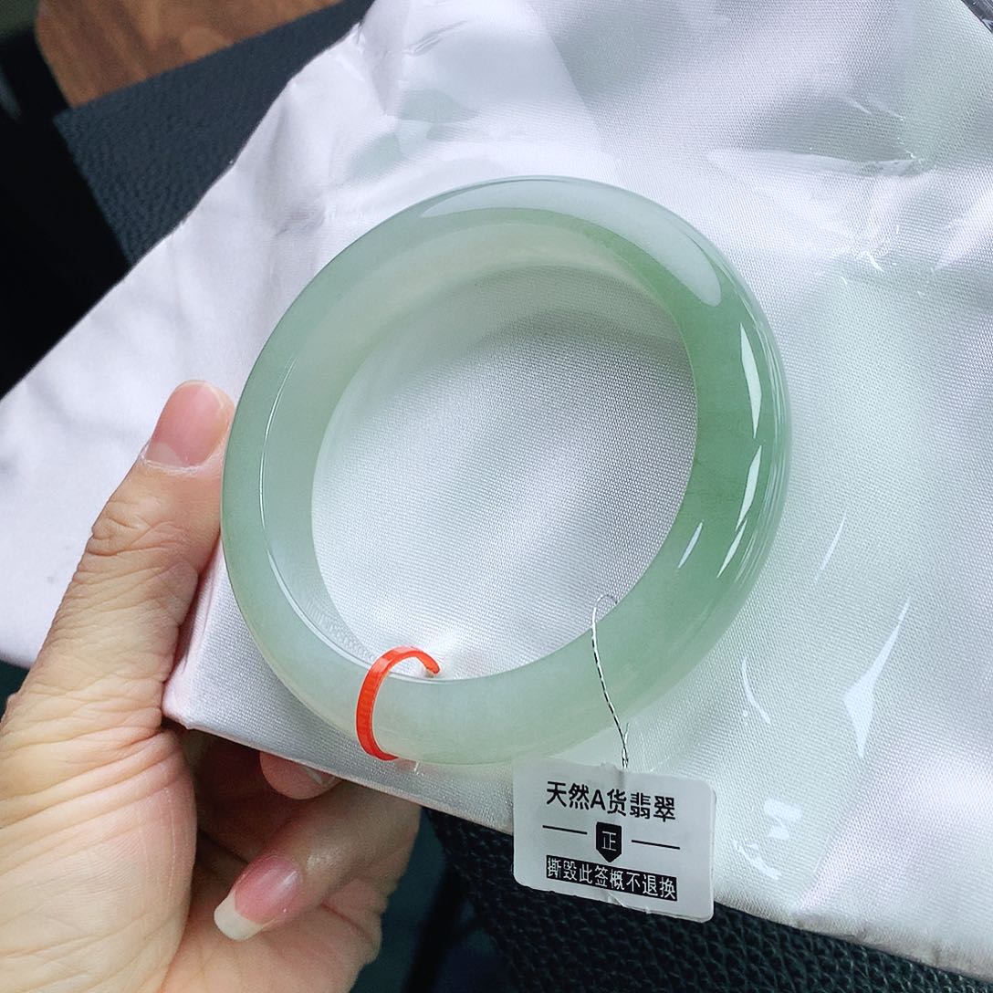 翡翠手镯未镶嵌56轮胎