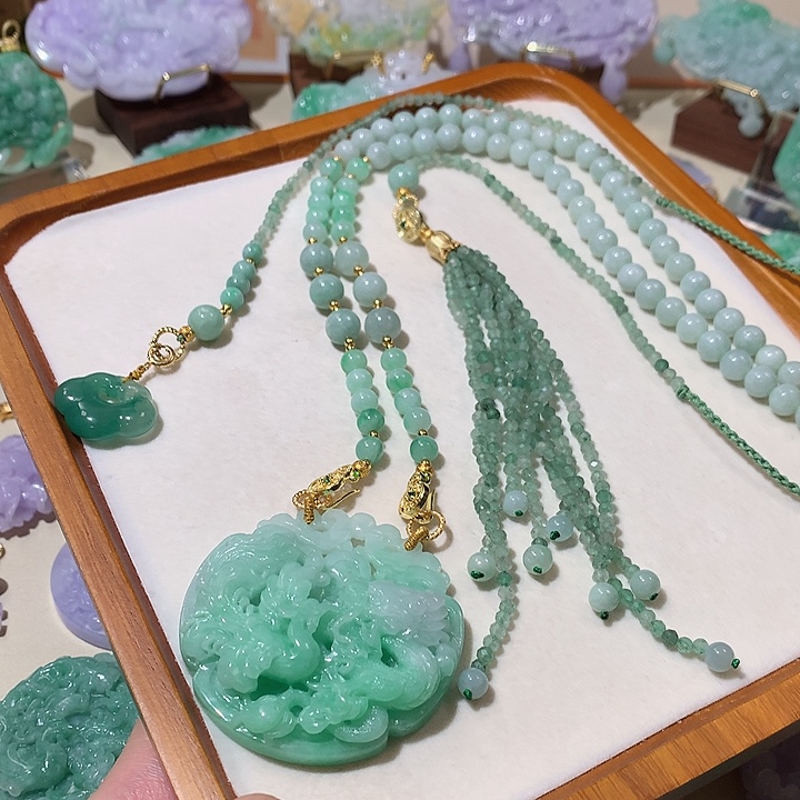 林***森翡翠未镶嵌颈饰翡翠吊坠