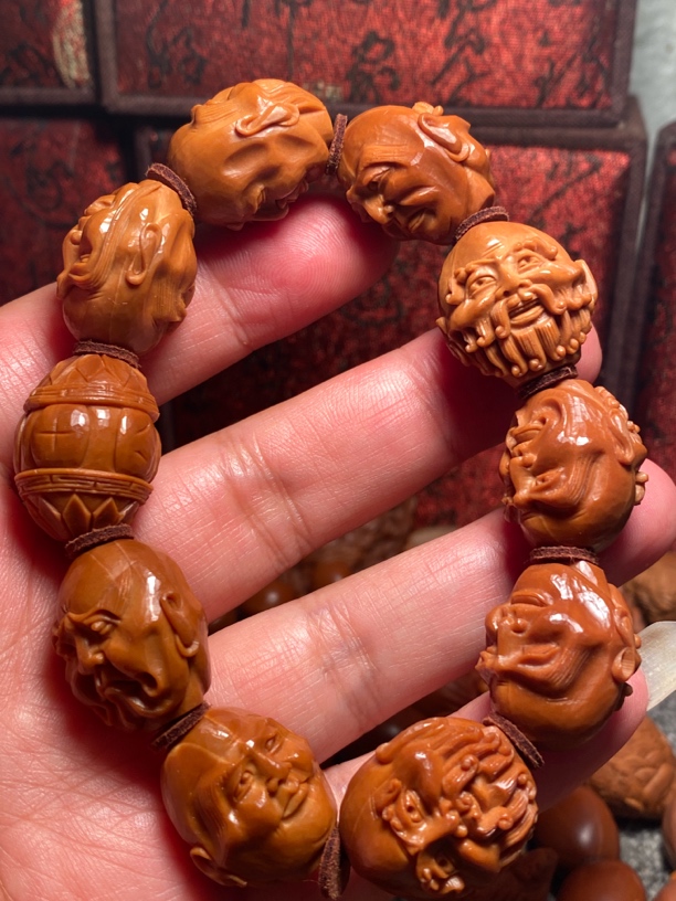 福利苏工核雕纯手工，精品铁核手工刀钻面十八罗汉，非通货立体