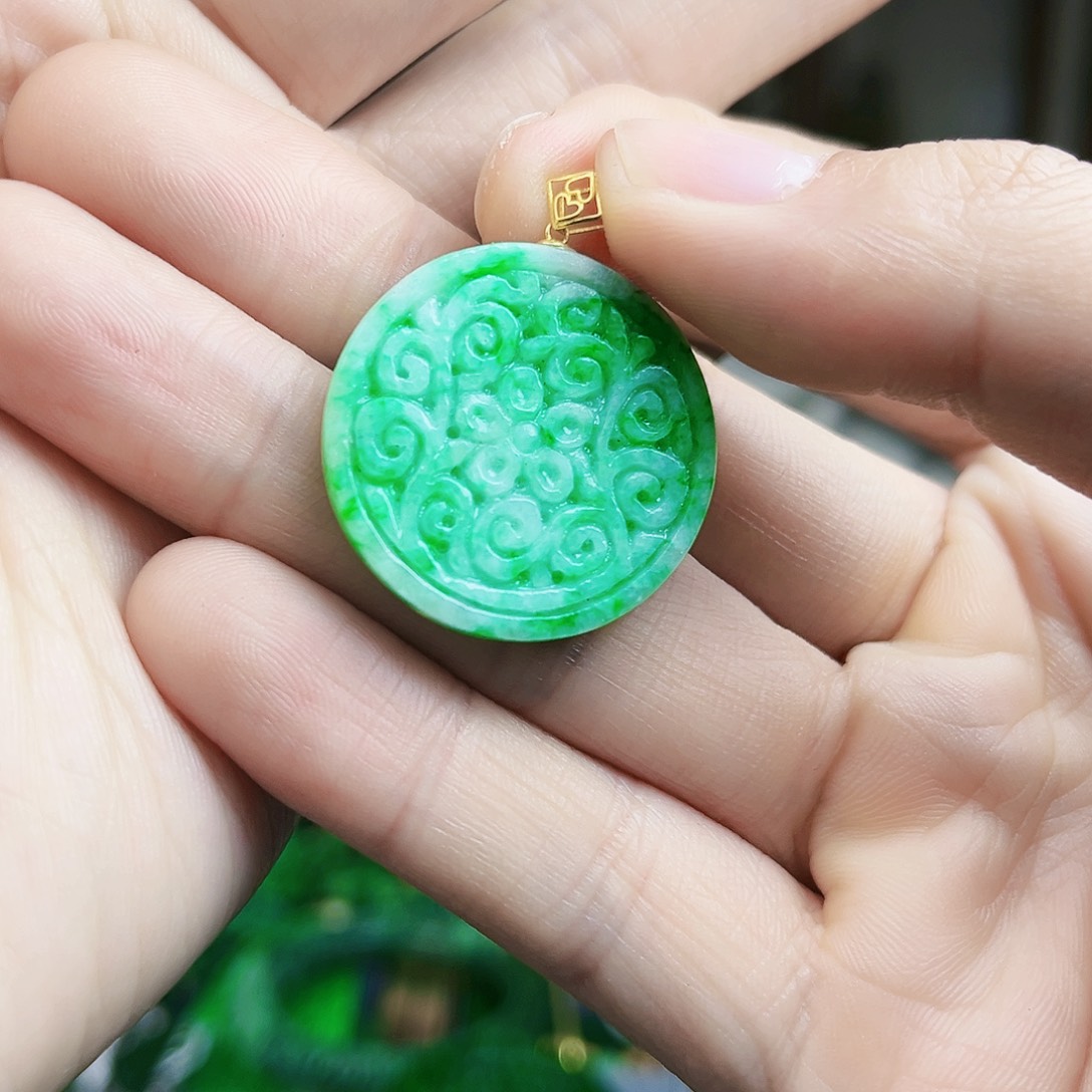 翡翠颈饰18K金镶嵌吊坠