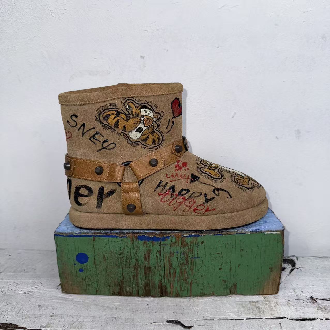 冬季新款卡通跳跳虎手绘涂鸦真牛皮里羊毛加厚保暖防滑耐磨雪地靴