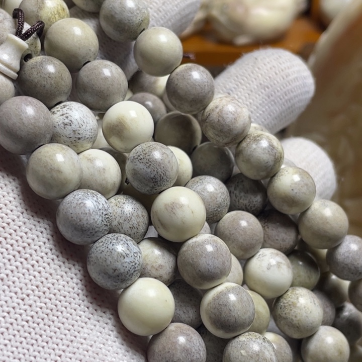 祥***技皮质非金属手串鹿角雕刻一条