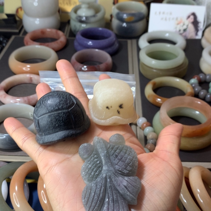 石英质玉（佘太翠）未镶嵌手镯