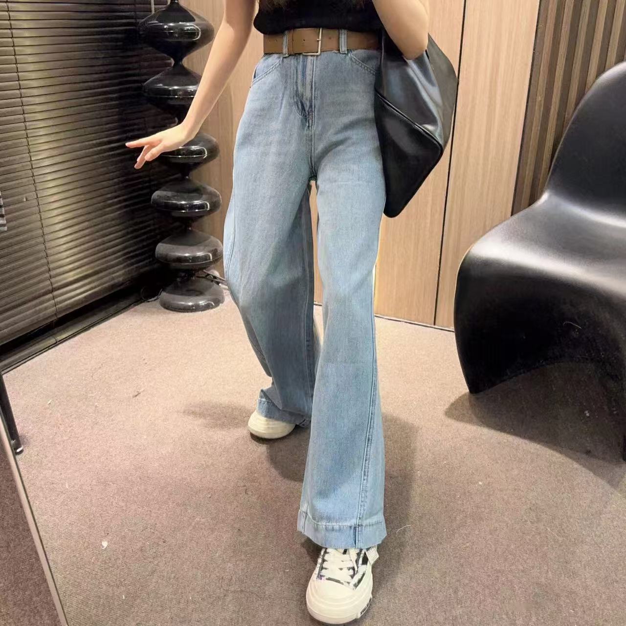 【QOY】弯刀浅色简版牛仔裤