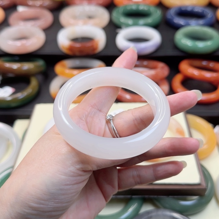 石英质玉手镯未镶嵌