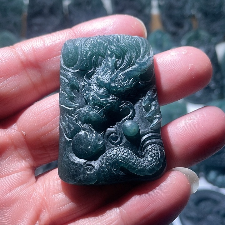 定制翡翠未镶嵌龙