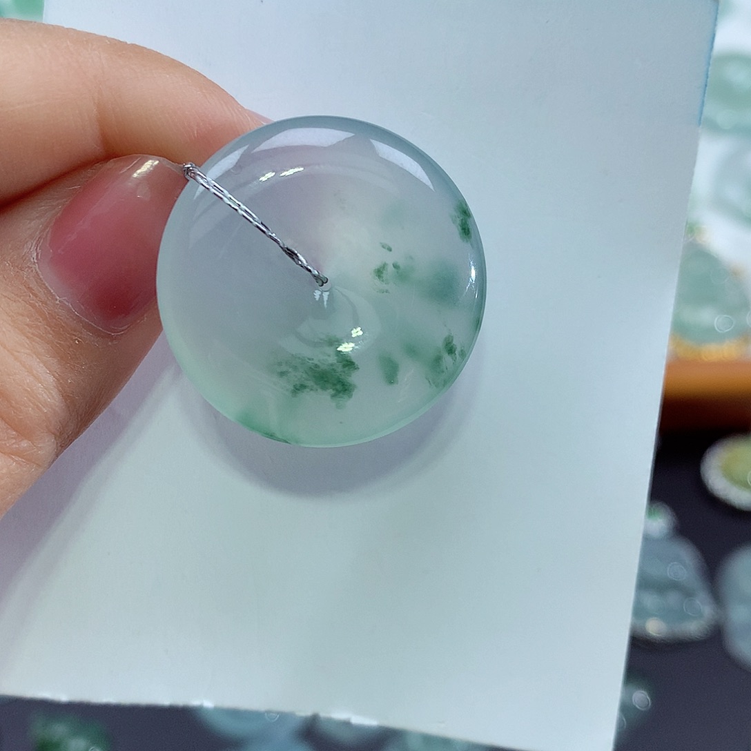 翡翠未镶嵌颈饰佛公