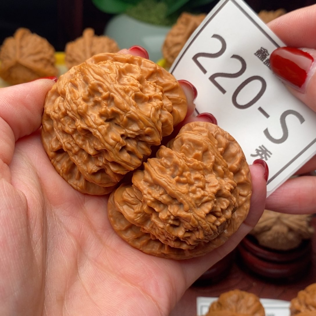 文玩核桃把件白狮48