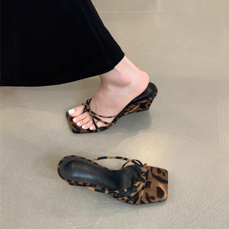 ins 巨舒服！法式方头坡跟拖鞋女夏外穿气质夹趾细带豹纹高跟凉鞋