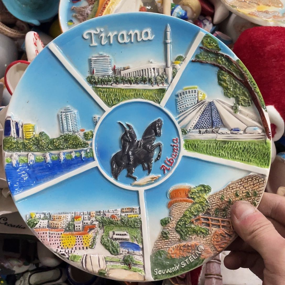 摆件 磕碰。封釉。      