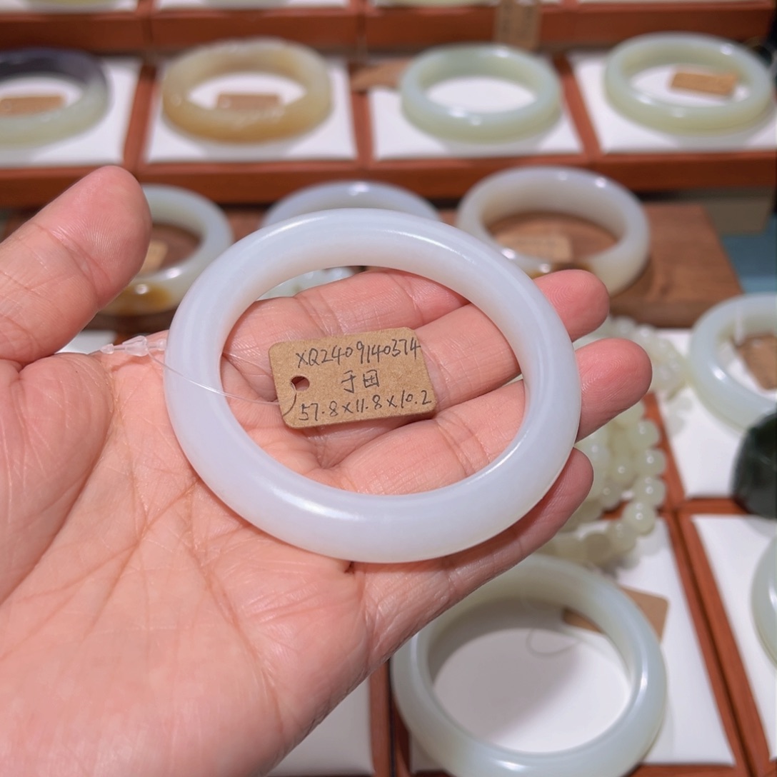 和田玉手镯未镶嵌柠*橙