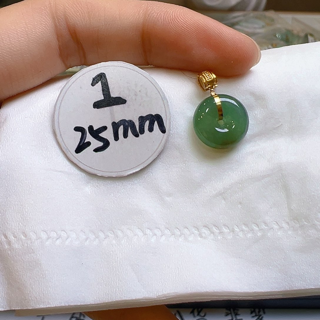 翡翠颈饰18K金镶嵌翡翠