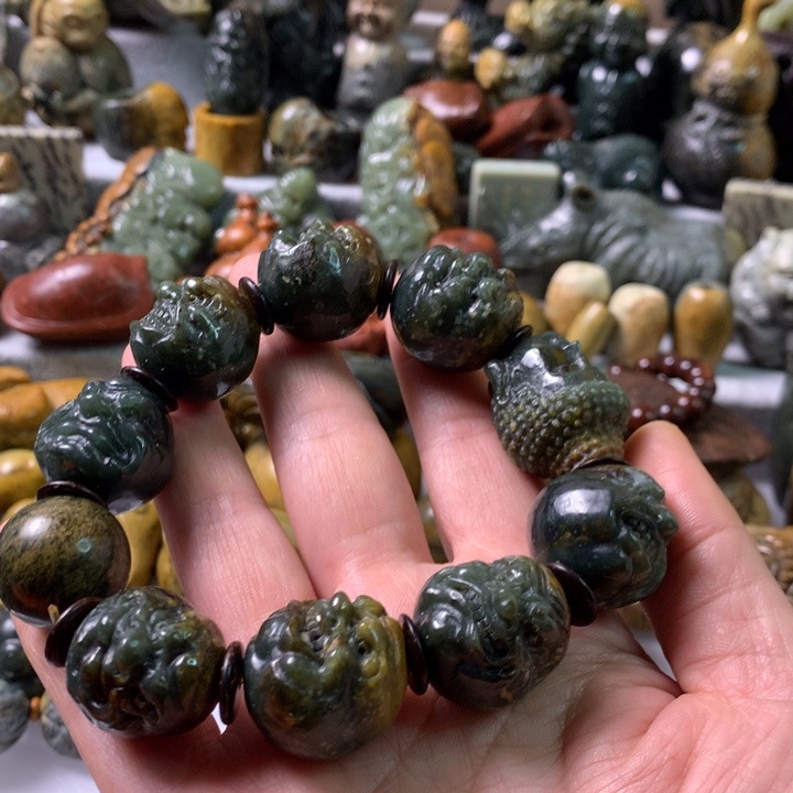 未镶嵌岫岩河磨玉（透闪石质玉）把件