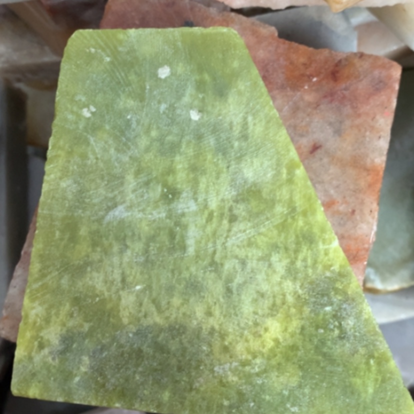 【闪购商品】未镶嵌手镯石英岩玉牛油果绿