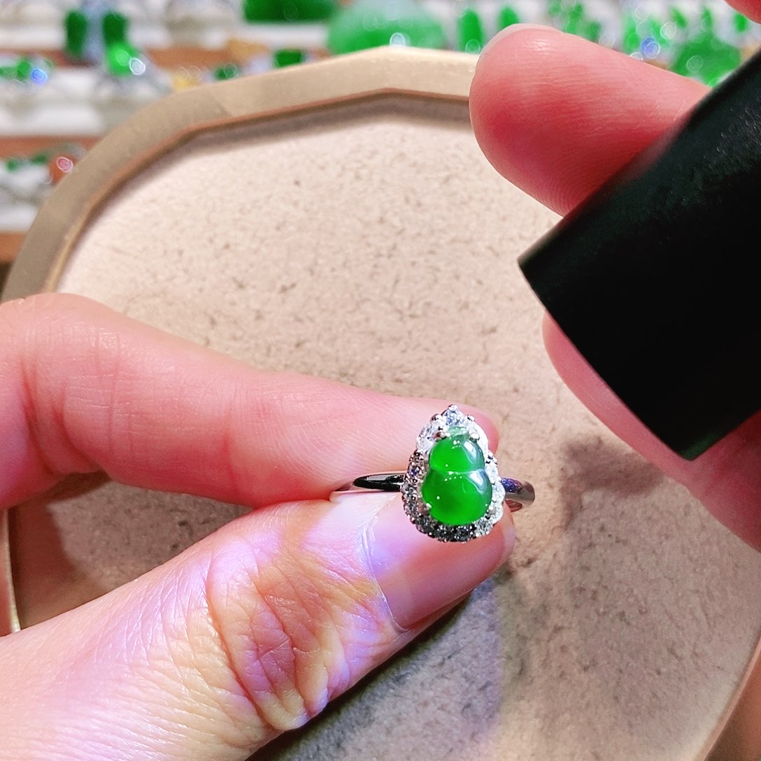 【闪购商品】翡翠挂件未镶嵌裸石