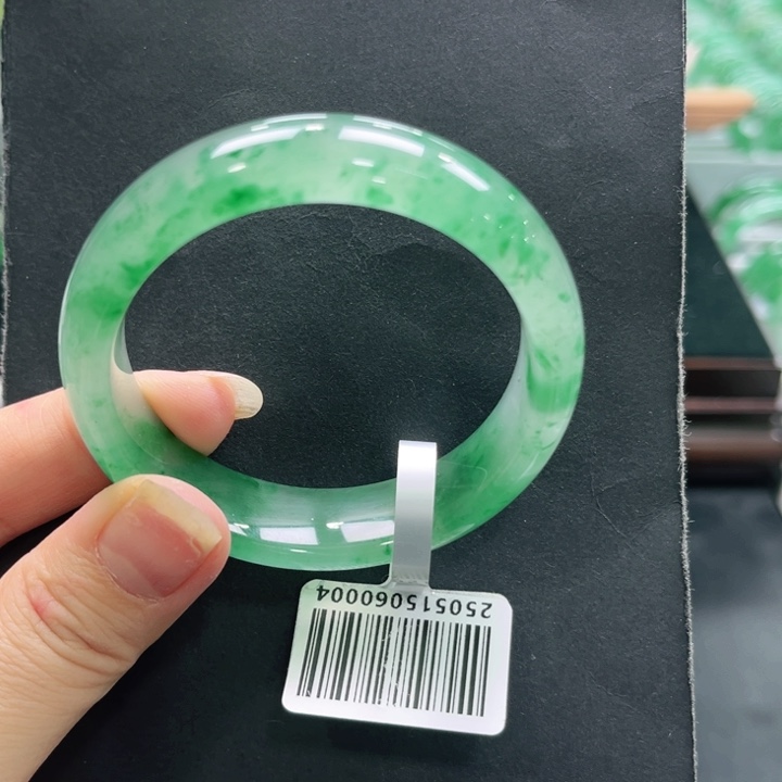 石英质玉（非洲翠）未镶嵌手镯