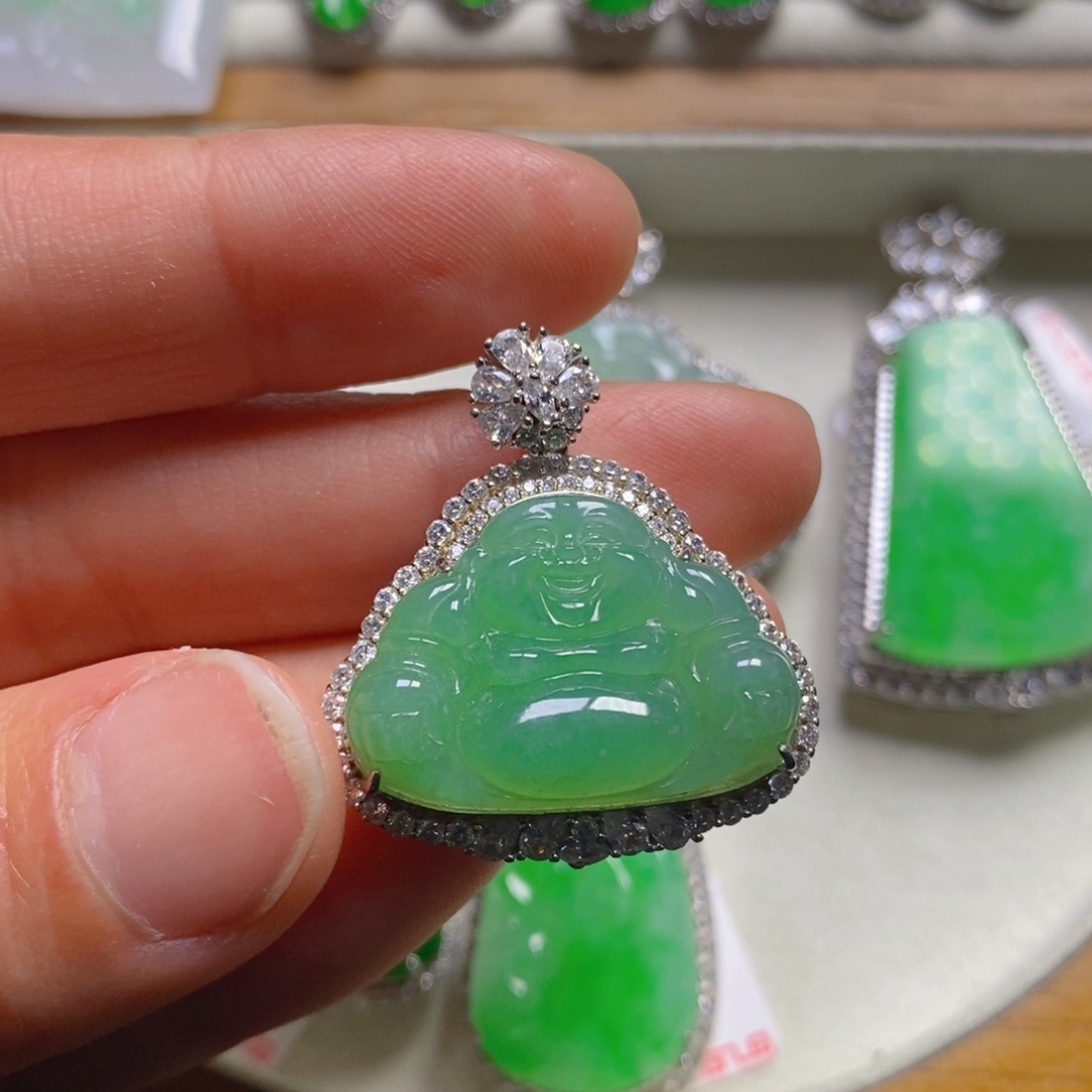 翡翠颈饰银S925镶嵌佛公吊坠