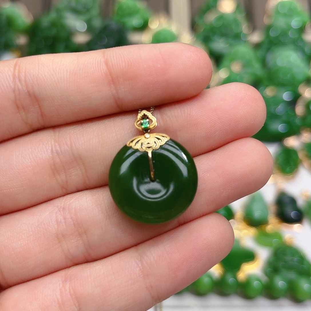 和田玉（碧玉）颈饰18K金镶嵌