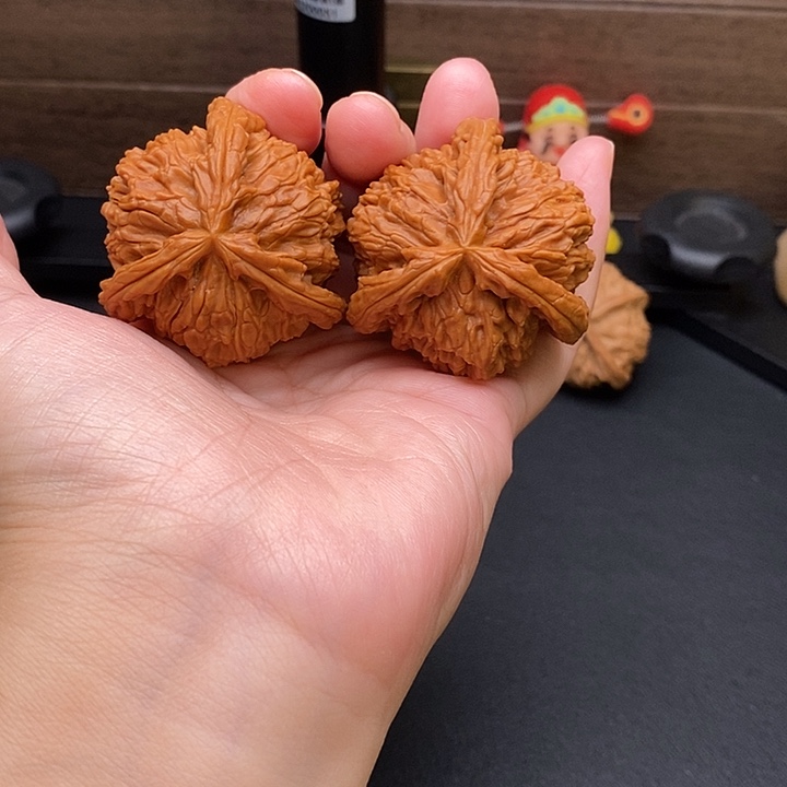 驷***追把件文玩核桃白奔