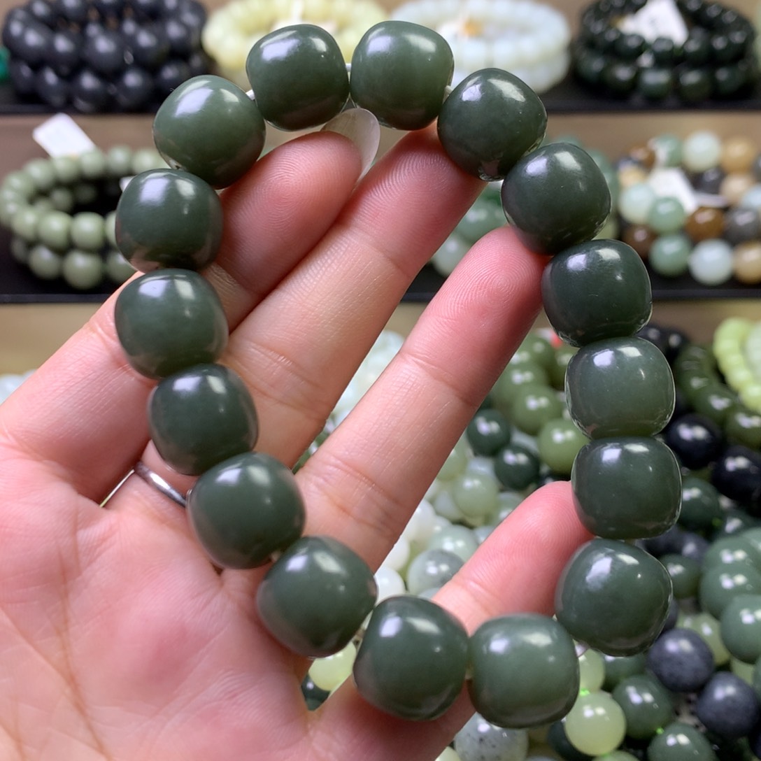 未镶嵌和田玉手链