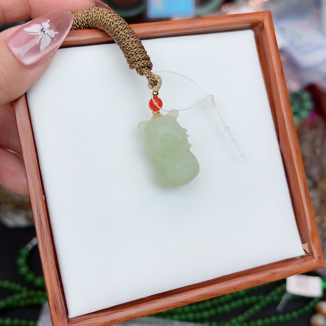 和田玉吊坠未镶嵌