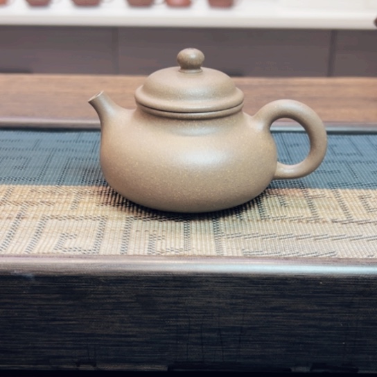 茶壶紫砂黄龙山原矿青段半手工（150 cc）