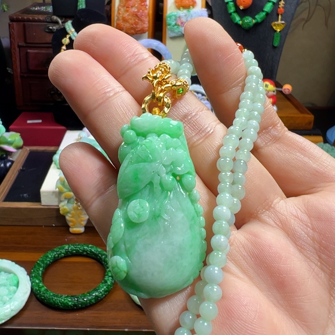 翡翠未镶嵌毛衣链钱袋