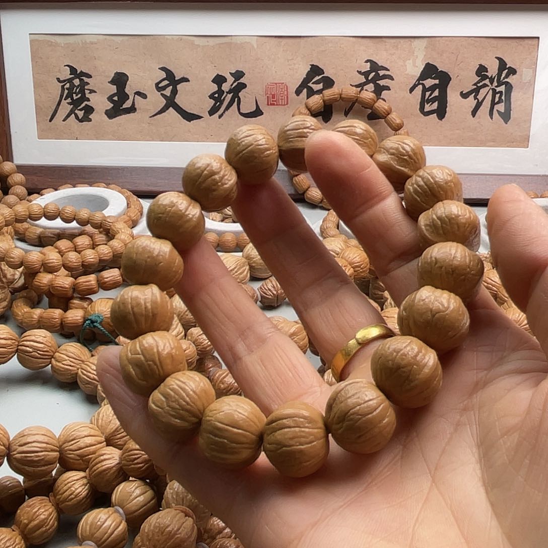 核桃小*?老树猴头手串霸王龙