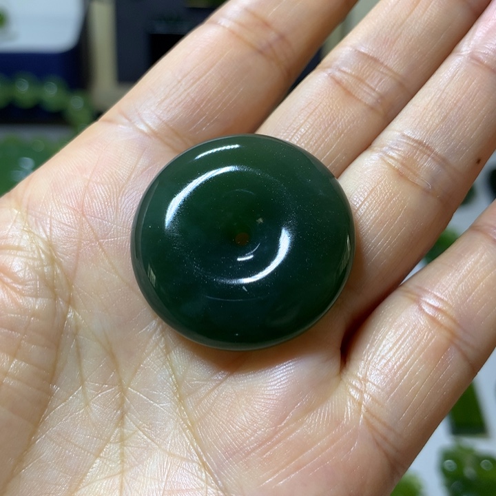 岫玉未镶嵌颈饰吊坠