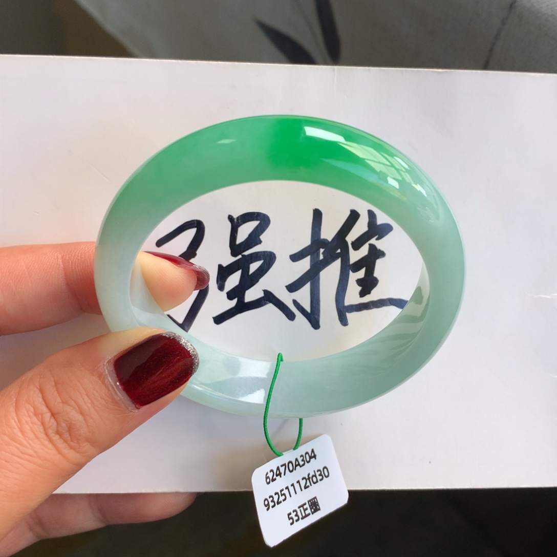 翡翠未镶嵌手镯种老肉细白底青【微瑕捡漏】