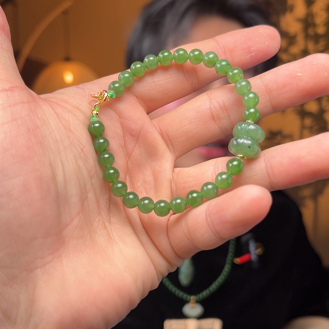 和田玉手串未镶嵌碧玉北极玉并蒂莲款