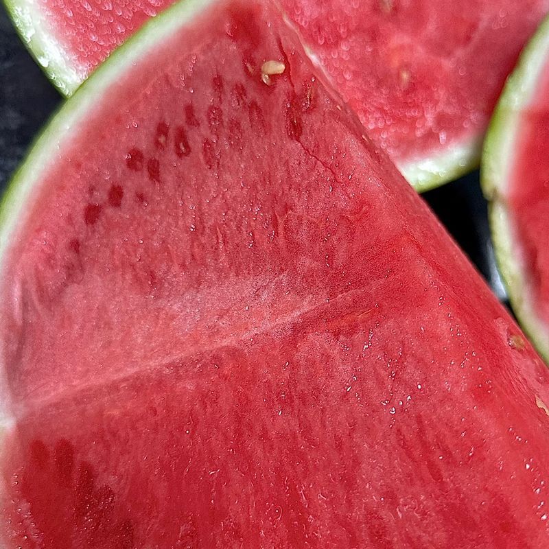 无籽西瓜脆甜多汁新鲜采摘皮薄肉厚整箱包邮精品大果甜王西瓜