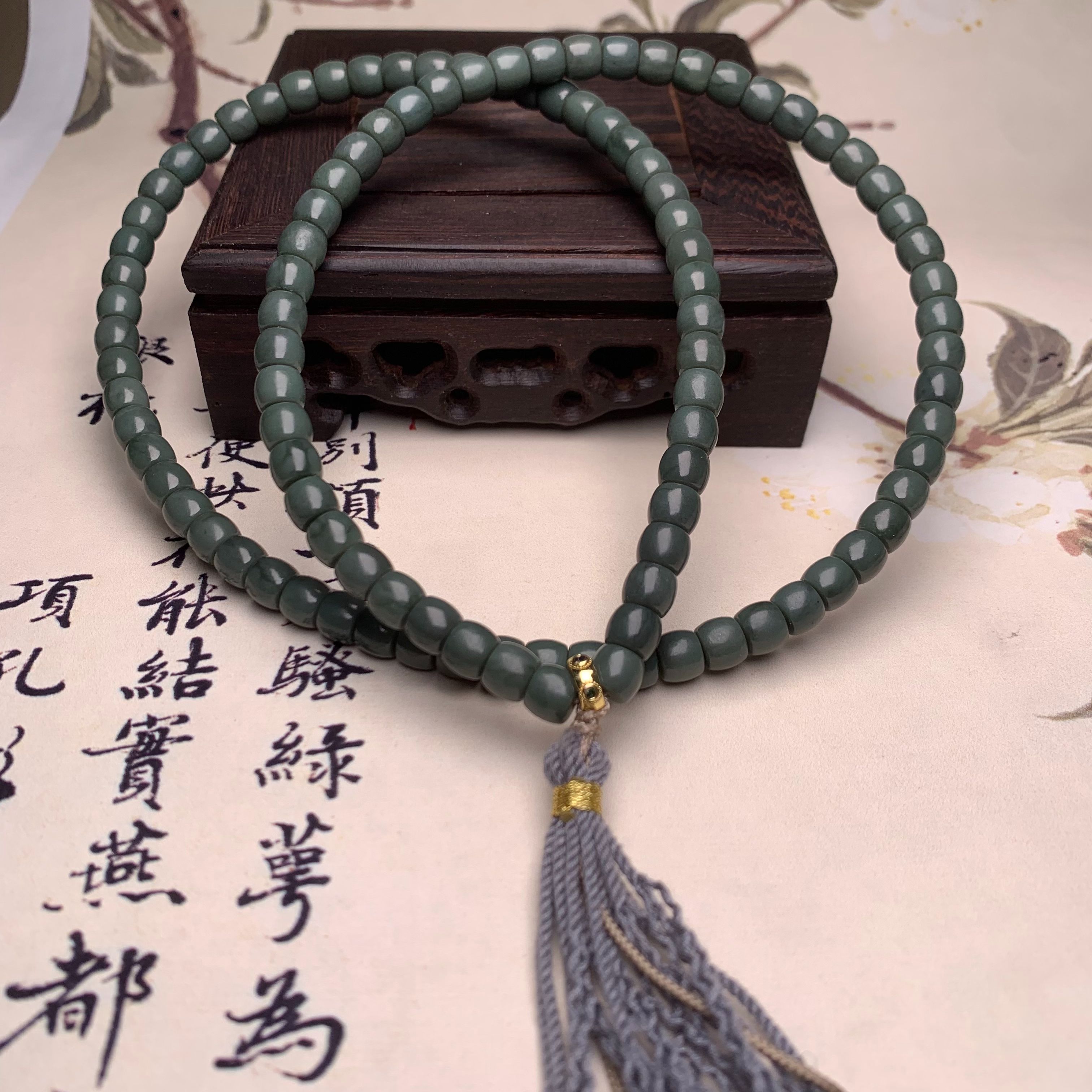 F473珠宝玉石精选和田玉手串