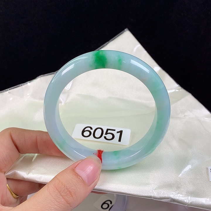 翡翠未镶嵌手镯56圈