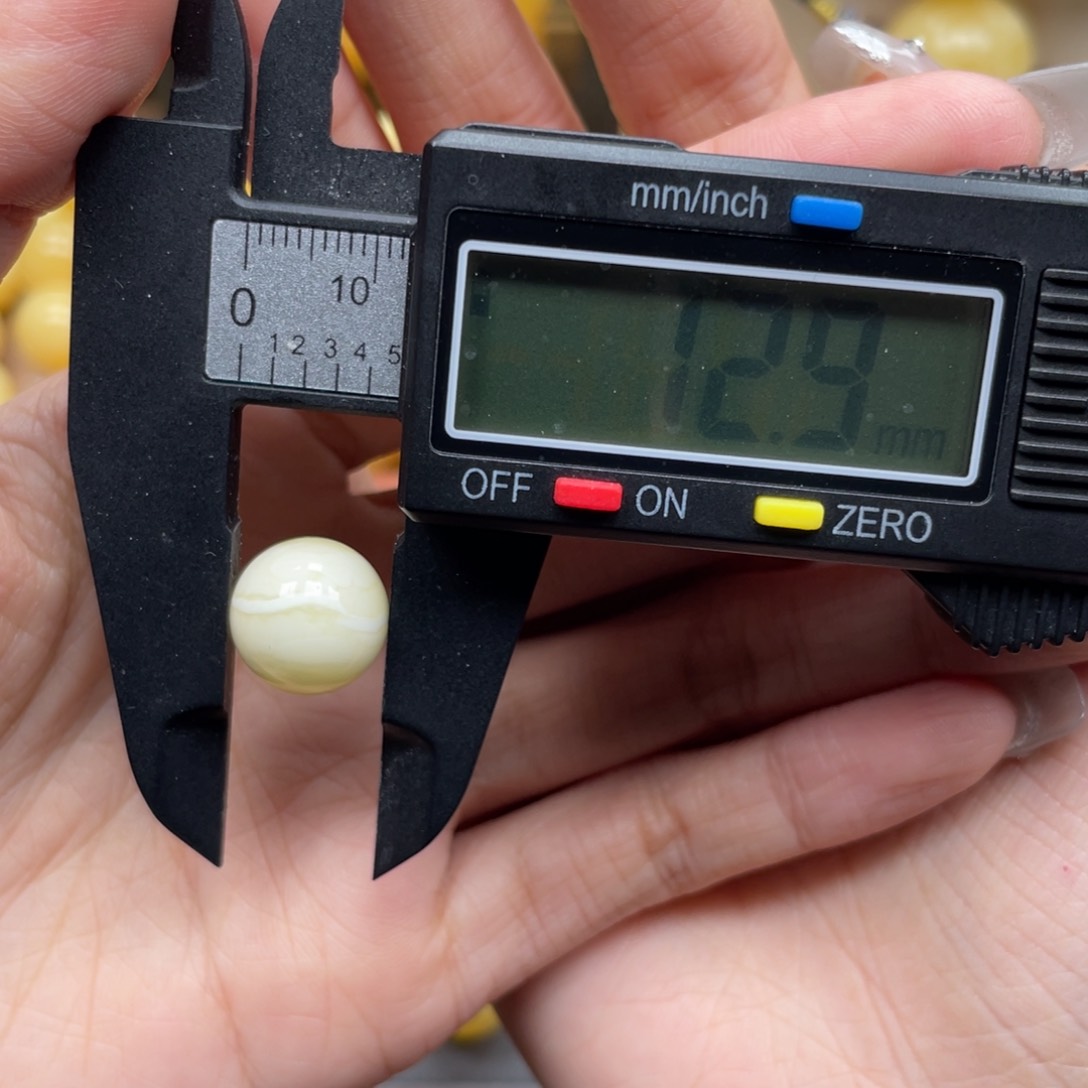 琥珀珠宝奇石未镶嵌印****?