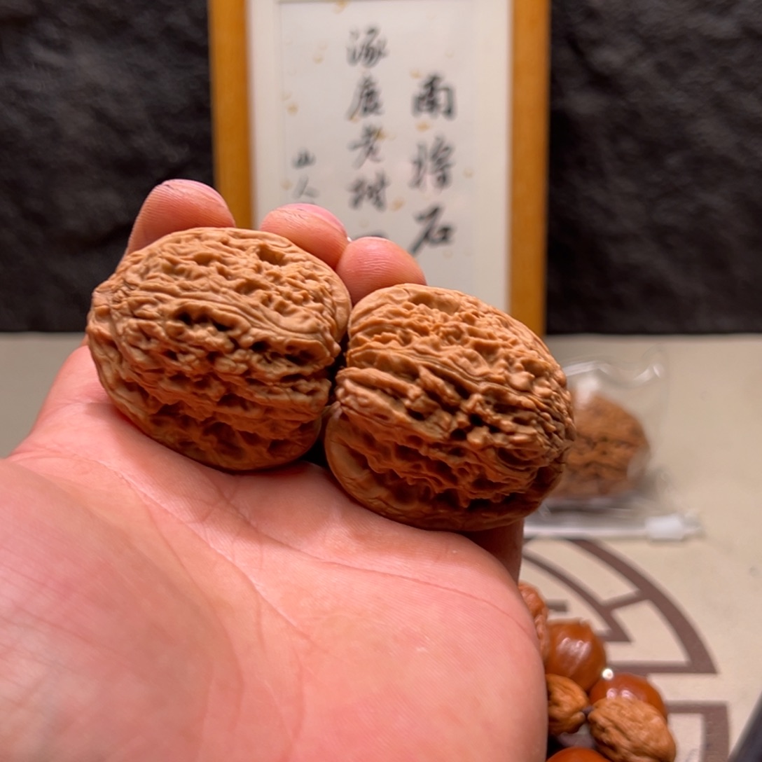h***w文玩核桃把件南疆42色差