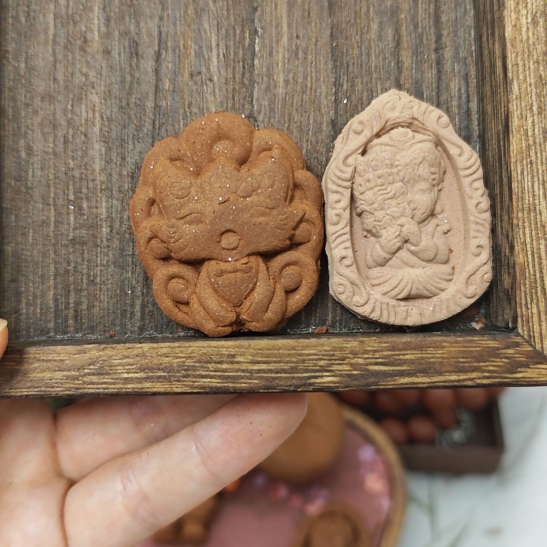 泥塑福利香牌两个微瑕