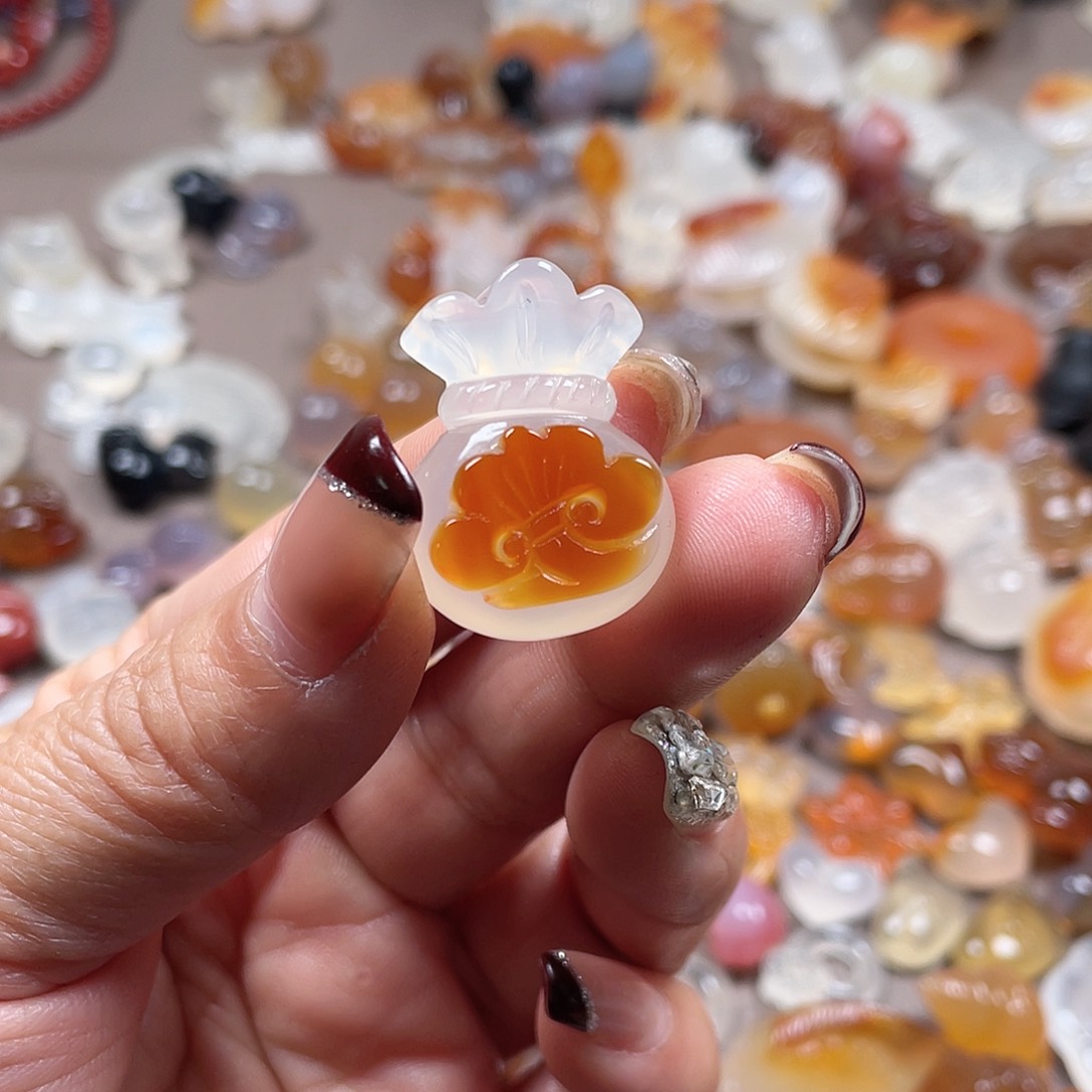 玛瑙/玉髓颈饰未镶嵌吉**意