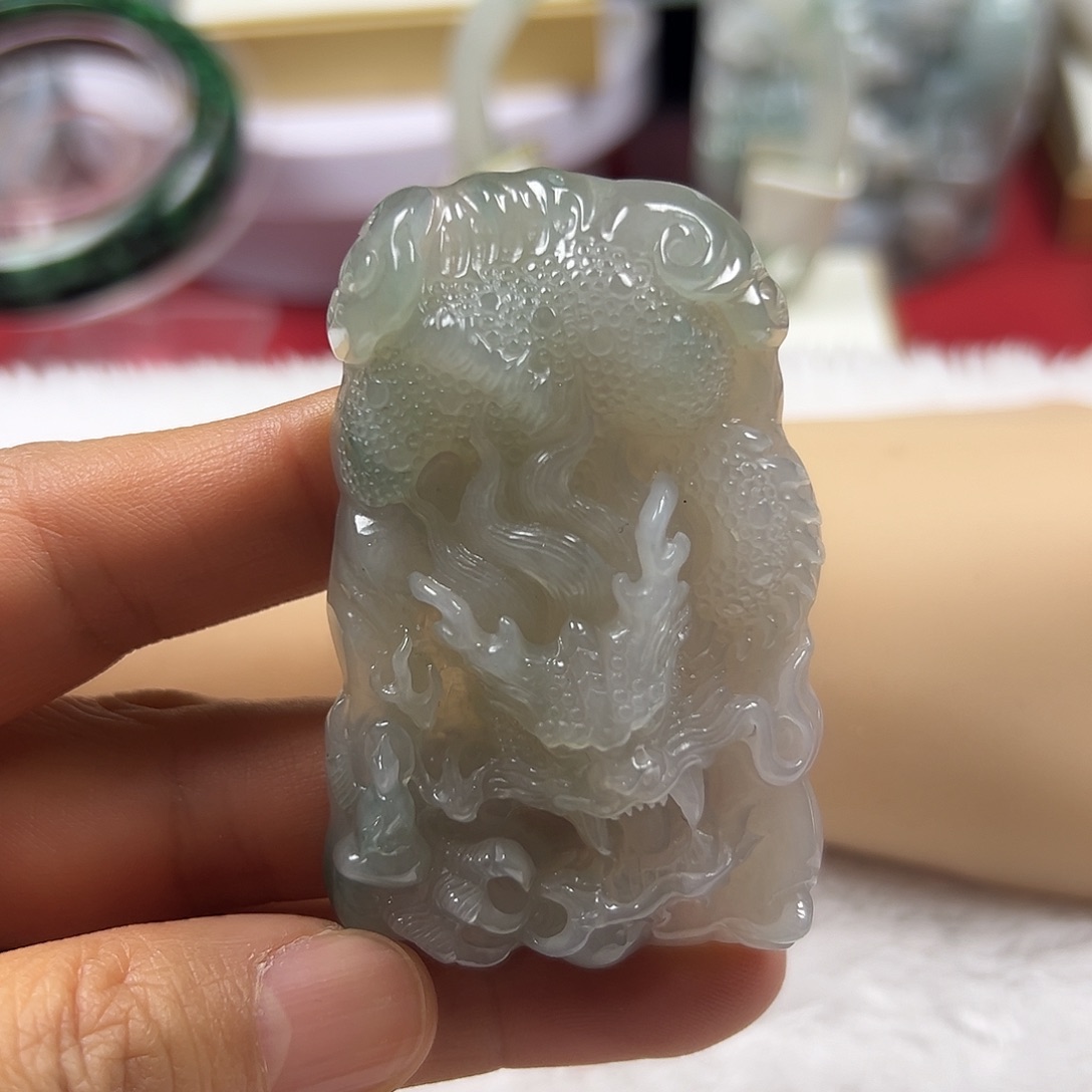 颈饰未镶嵌翡翠缅甸天然A货翡翠龙牌吊坠