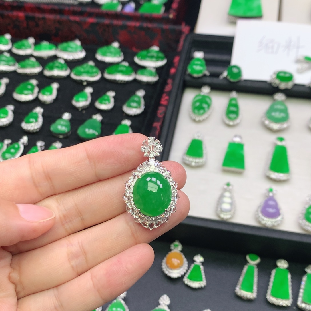 大***姐翡翠18K金镶嵌吊坠(不含链)