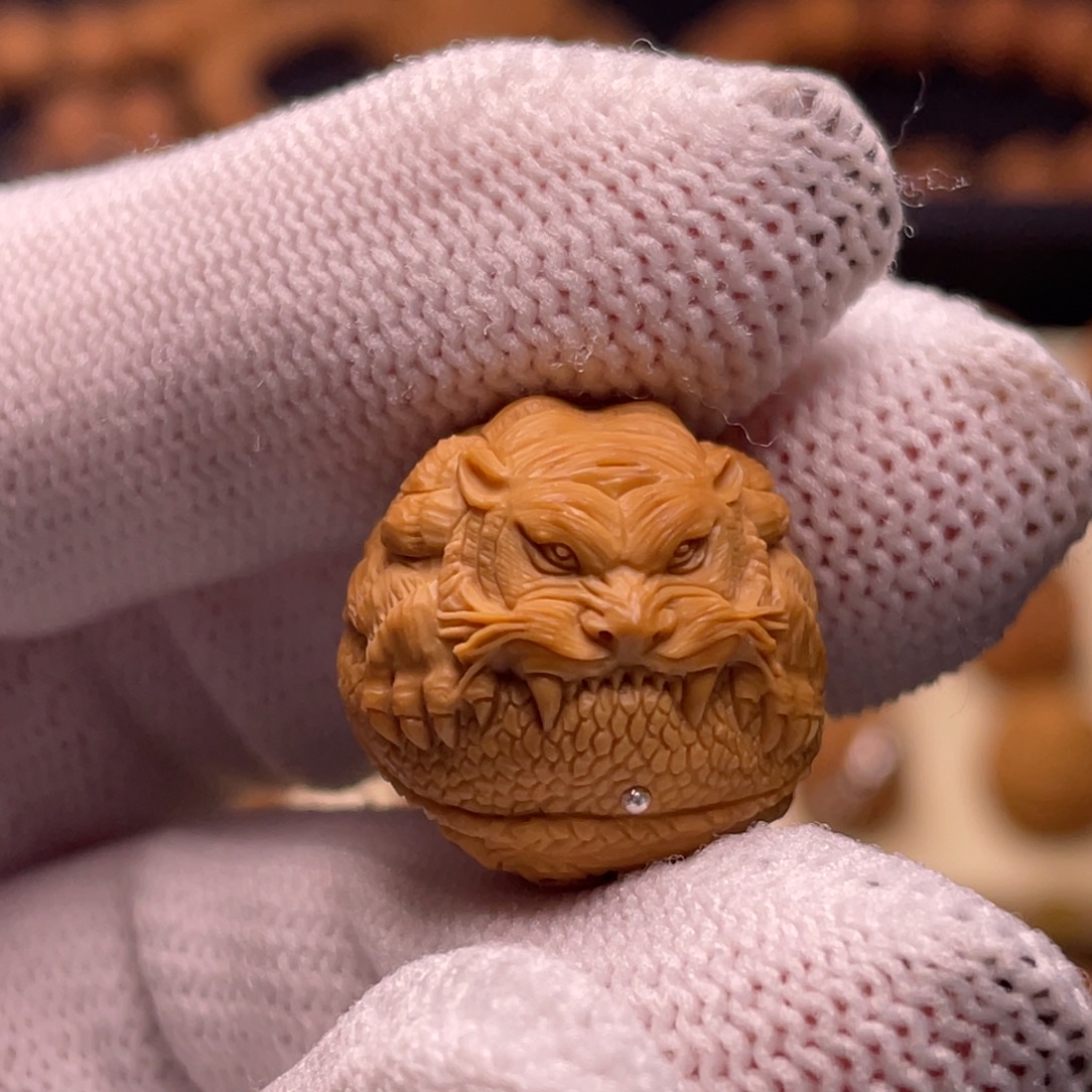 猴头核桃吊坠特价顶工山君伏恶蛟18.8 带个银钉介意勿拍！